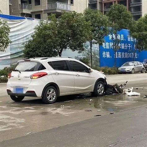 警醒！科技路口发生一起车祸，当事电车竟被撞得“粉身碎骨” 宾阳 时候 红包