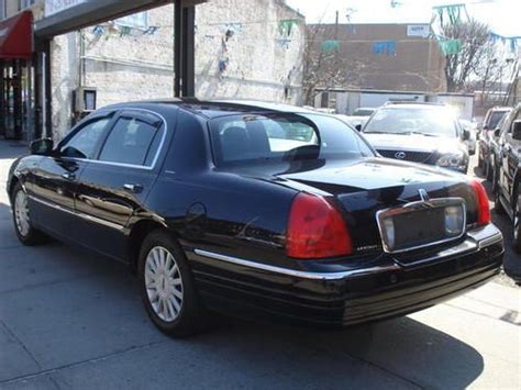 Purchase Used Lincoln Town Car Signature L Sedan Door L In