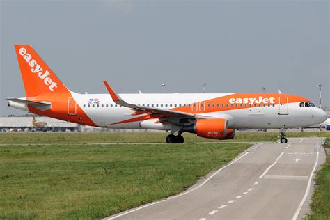 OE IVZ Airbus A320 214 EasyJet MXP Gabriele Fontana Tuscan