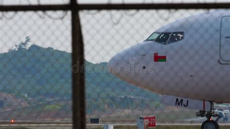 Jet Plane Of Oman Air Taxiing Stock Video Video Of Boeing Taxiing