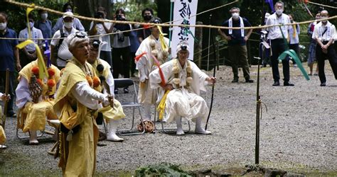 静岡県富士宮市「富士山開山祭（富士山お山開き）」は登山シーズンの始まりを告げる神事！山伏たちが日本の最高峰「富士山」の安全を祈念する入山式は