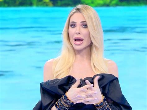 Isola Dei Famosi Roberta Morise Contro Lory Del Santo Dopo L Eliminazione