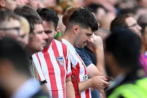 The 58 brilliant photos of Sunderland fans as 2,983 away end watch 3-1 QPR win at Loftus Road ...