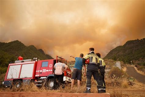 Incendio En Tenerife Est Fuera De Capacidad De Extinci N Ltimas