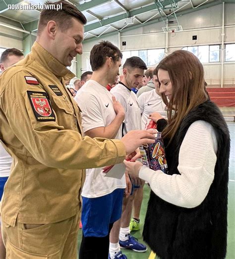 Turniej siatkówki o puchar burmistrza Nowego Miasta Zdjęcie 4000300