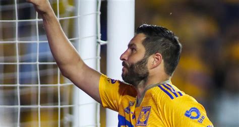 Étranger le splendide coup franc de Gignac avec les Tigres