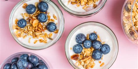 15 Best Probiotic Yogurts For Gut Health 2022 Per Dietitians