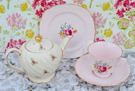 Sadler And Royal Vale Tea For One Swirl Shape Teapot Cream Rosebud