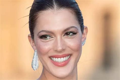 Iris Mittenaere séparée de Diego elle aurait déjà retrouvé l amour