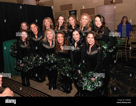 Nfl cheerleaders uniforms hi-res stock photography and images - Alamy