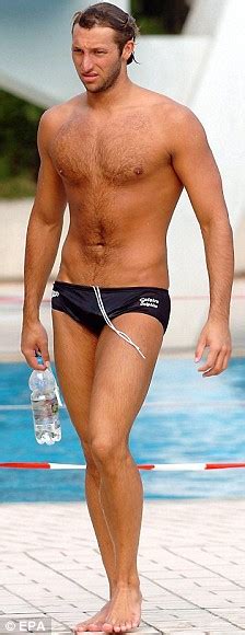 Olympic Swimmer Ian The Thorpedo Thorpe Shows Off His Expanding Girth