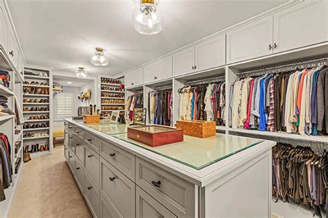 45 Functional Walk In Closet Designs To Store Your Stuff Viral Homes