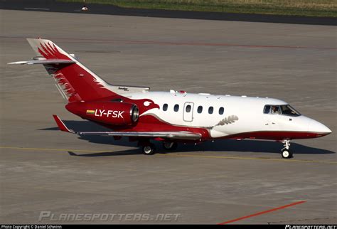 LY FSK Aurela Raytheon Hawker 900XP Photo By Daniel Schwinn ID