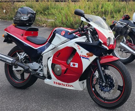 ホンダ CBR250RMC19のレビューカスタム紹介