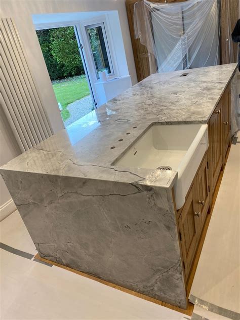 Super White Calacatta Quartzite Seven Oaks County Stone