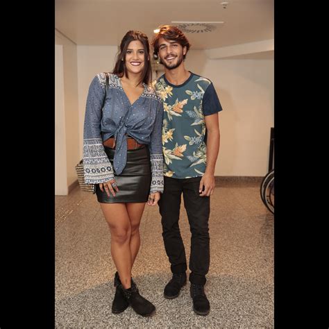 Foto Casal Giulia Costa E Brenno Leone Vai Junto Ao Show Da Dupla