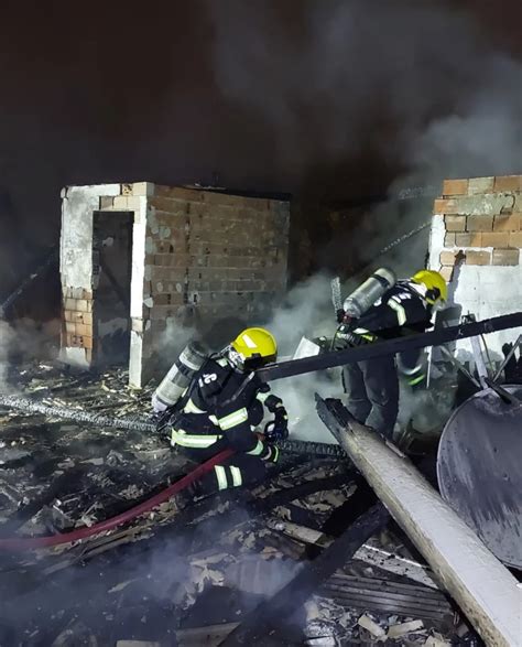 Casa de madeira é destruída por incêndio em Blumenau Oauditorio