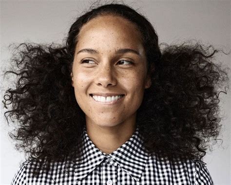 Alicia Keys está de cara limpa Alicia Keys No Makeup Black Is