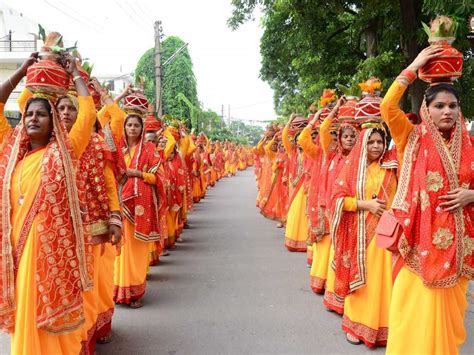 12 Km Long Kalash Yatra Taken Out Mahant Said Yagya Means Sacrifice