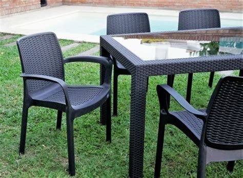 JUEGO MESA Y 6 SILLAS VOSS RATTAN GRAFITO C VIDRIO Manci Hogar