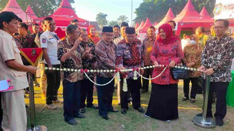 Akibat El Nino Di Kota Blitar Wali Kota Santoso Droping Air Bersih