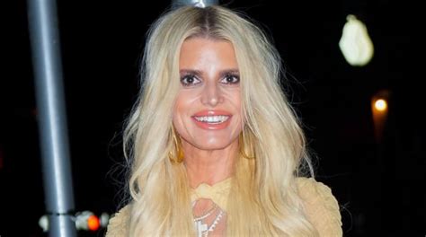 Jessica Simpson Expertly Paired Her Neon Green Skims Bikini With Pink Heels Si Lifestyle