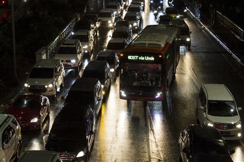 Foto Hindari Bawa Kendaraan Ke Jakarta Pada Hari Dan Jam Berikut Ini