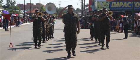 Desfile Cívico Militar atrai centenas de pessoas em Cruzeiro do Sul O