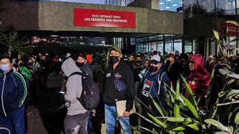 Registran Largas Filas En Las Oficinas Del Infonavit En Monterrey