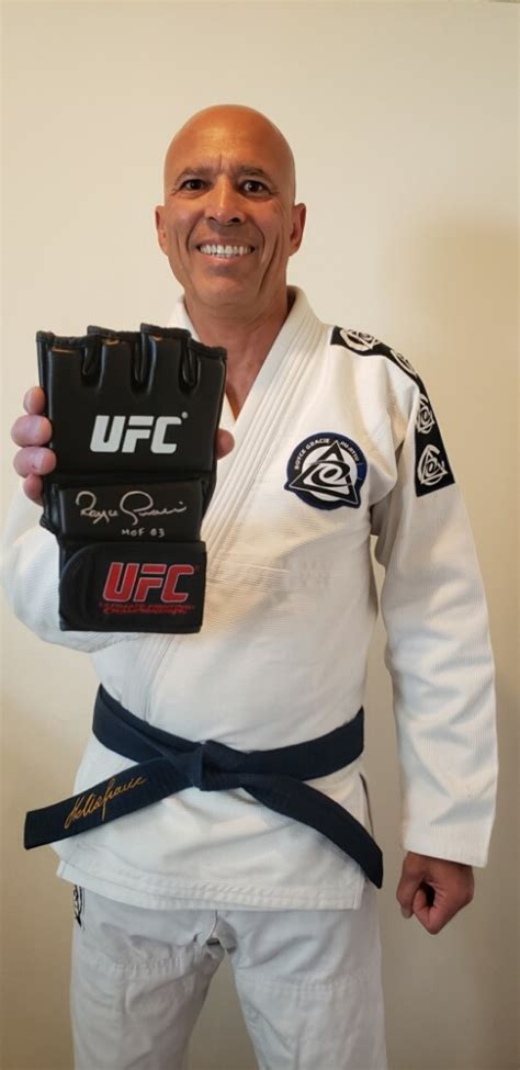 Royce Gracie Signed Ufc Glove Inscribed Hof 03 Pa Pristine Auction