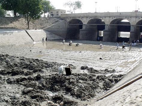 Closure Of Off Taking Canals Of Sukkur Barrage From Jan 6 Business