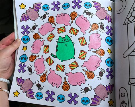 Finished this Halloween-themed Pusheen page 🎃 : r/Coloring