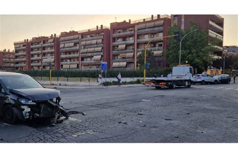 Scontro All Incrocio Delle Autolinee A Latina Cinque Vetture Coinvolte