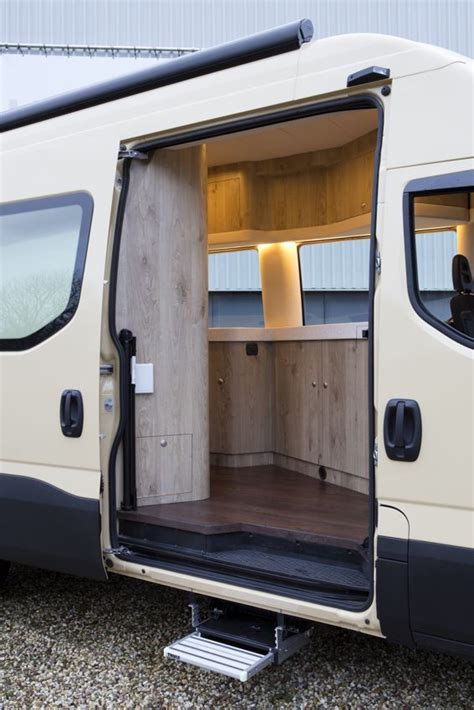 Innova Automotive Campers En Yachting Iveco Daily Mobiel Kantoor Op