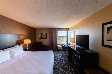 Crowne Plaza NEWARK AIRPORT, Elizabeth | LateRooms.com