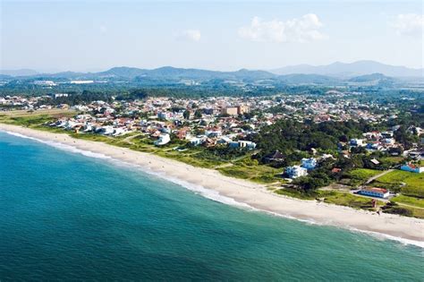 Descubra as principais praias de Balneário Piçarras SC