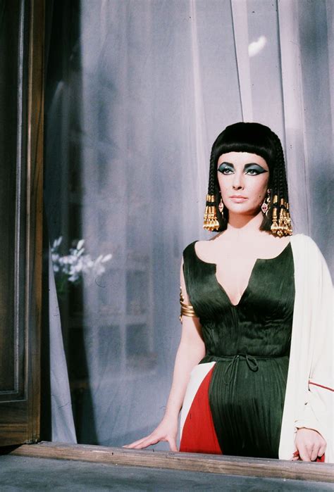 Elizabeth Taylor In Cleopatra 1963 Elizabeth Taylor Cleopatra Elizabeth Taylor Taylor