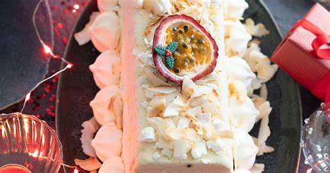 Recette de bûche glacée vanille passion coco Marie Claire