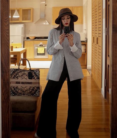 Style quần ống rộng sáng tạo của hot mom Salim