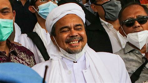 Habib Rizieq Shihab Kritik Kebijakan Naturalisasi Dokter Hingga Biaya