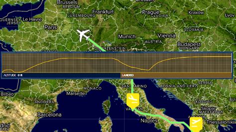 La Turbolenza In Volo Poi L Atterraggio Di Emergenza A Roma Feriti Sul