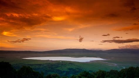 Safari im Ngorongoro Krater Reiseführer mit Karte