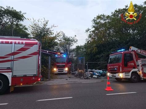 Fiamme A Muggi Incendio Di Vaste Proporzioni All Ex Cinema Magic