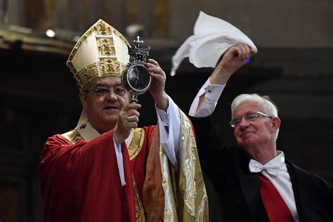 Miracolo Del Sangue Di San Gennaro Come Seguire In Tv La Diretta Delle