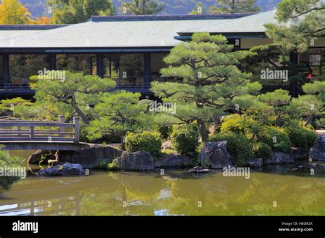 Heian shrine garden hi-res stock photography and images - Alamy