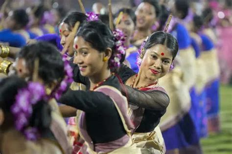 Over 11 000 Artists Set Guinness World Record For Bihu Performance