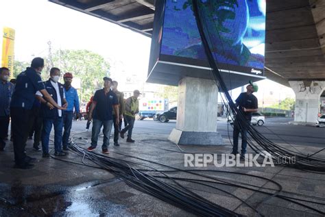 Pemkot Kota Bandung Targetkan Ruas Jalan Bebas Dari Kabel Udara