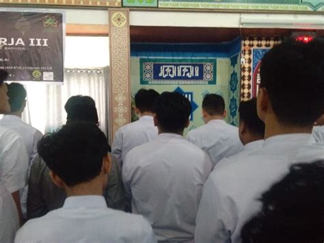 Siswa SMA Islam Athirah Bukit Baruga Gelar Shalat Gaib Untuk Korban