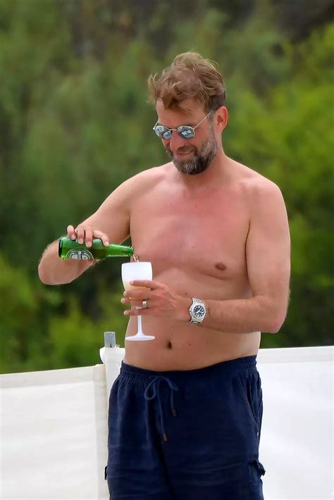 Dup Munc I R Splat Jurgen Klopp Se Destinde Pe Plaj La Saint Tropez