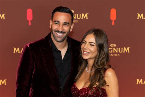 Photo Adil Rami et sa compagne Léna Guillou Soirée sur la plage